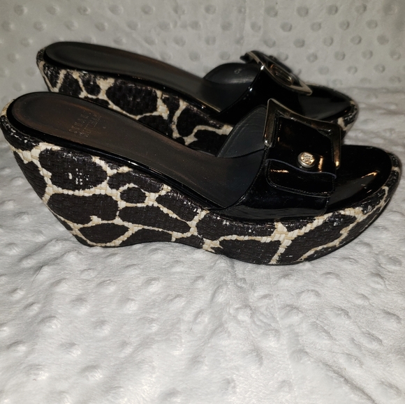 Stuart Weitzman 7 1/2 giraffe animal print buckle - Picture 4 of 16